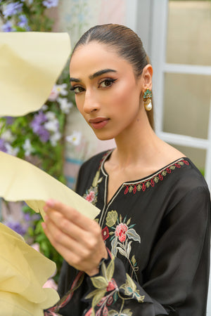 Lady in Black - Flairs Studio