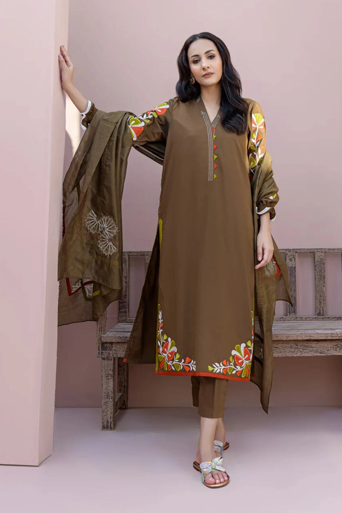 Aela front view - sheesha silk set by Flairs Studio | Sheesha Silk