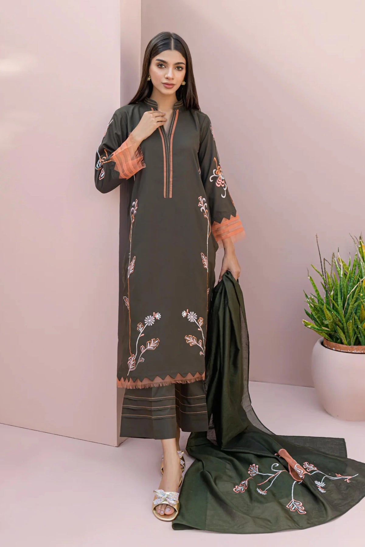 Nia front view - viscose set by Flairs Studio | Ready to Wear Luxury Pret